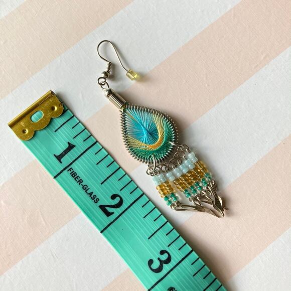 Thread & bead green/yellow earring - Picture 6 of 6